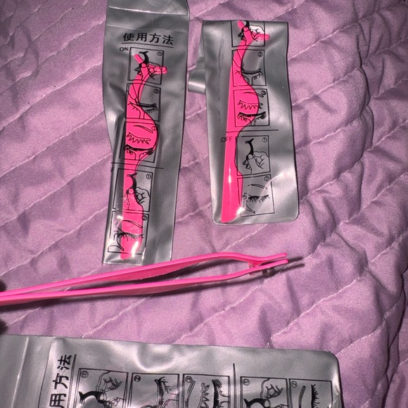 3 False eyelash applicators (NEON PINK) - Picture 2 of 5